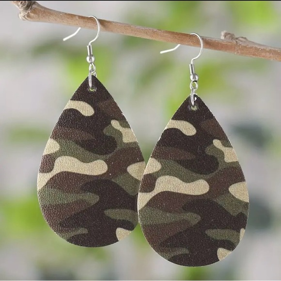 🎉BOGO 1/2 OFF Stylish Retro Army Green Camouflage PU Leather Teardrop Earrings - Picture 4 of 6